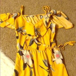 yellow shoulder dress 💛